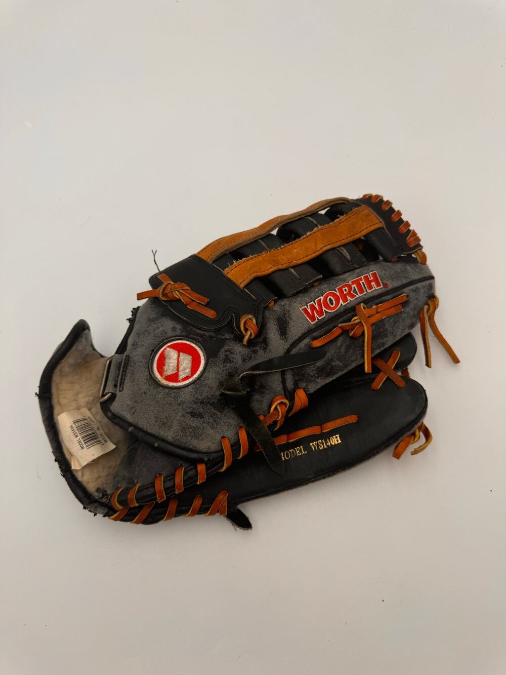 Worth WS140H Black Baseball Glove Right Hand Throw Leather
